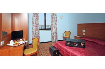 Италия Hotel Peschiera del Garda, Екстериор